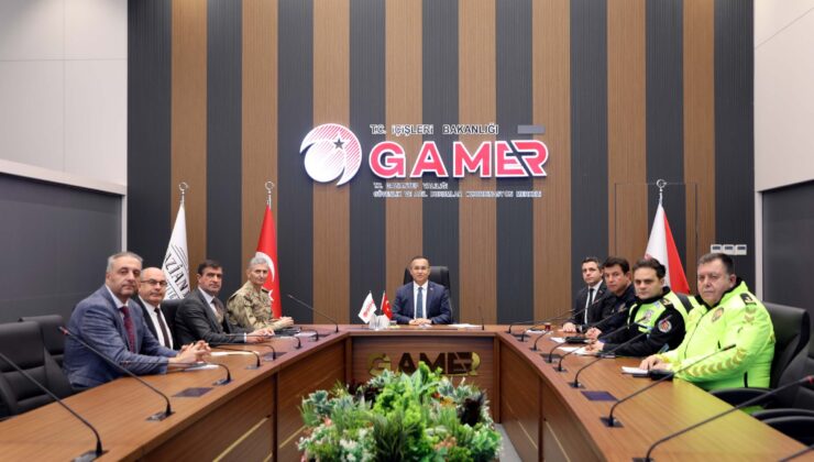 Gaziantep’te Yoğun Kar Mesaisi: 278 Mahalle Yolu Kapandı, Uçuşlar Durduruldu