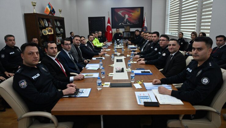 Kars’ta Yılbaşı ve Sarıkamış Şehitlerini Anma Etkinlikleri İçin Güvenlik Toplantısı Yapıldı