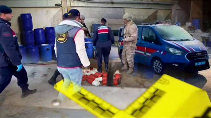 İzmir’de Dev Uyuşturucu Operasyonu: 5,5 Milyon Hap Üretilebilecek Hammadde Ele Geçirildi