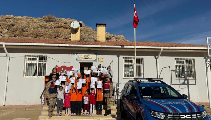 Jandarmadan Mardin’de Öğrencilere Anlamlı Ziyaret