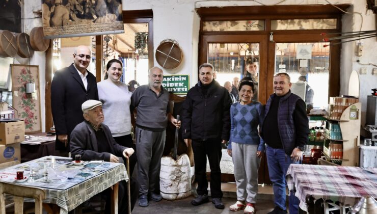 İzmir Valisi Süleyman Elban, Foça’nın Tarihi Kozbeyli Mahallesi’nde Esnafla Buluştu