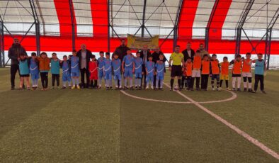 Ağrı’da “Maarifin Kalbinde Çocuk” etkinlikleri kapsamında Minikler Futbol Turnuvası başladı