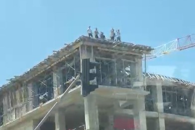 Yalova Tavşanlı Beldesinde AVM İnşaatında İşçi Eylemi: Maaşlarını Alamadıklarını İddia Ettiler