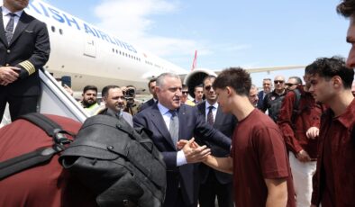 Gençlik Ve Spor Bakanı Osman Aşkın Bak A Milli Futbol Takımı’nı ABD’ye Yolcu Etti: İnşallah Yolun Sonu Final Olur