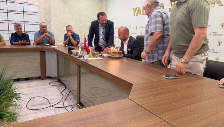 AK Parti Yalova İl Başkanı Umut Güçlü’ye Sürpriz Doğum Günü Kutlaması