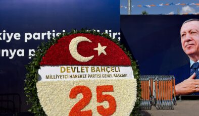 MHP Lideri Bahçeli’den AK Parti’nin 25. Kuruluş Yıl Dönümüne Özel Tebrik Çelengi